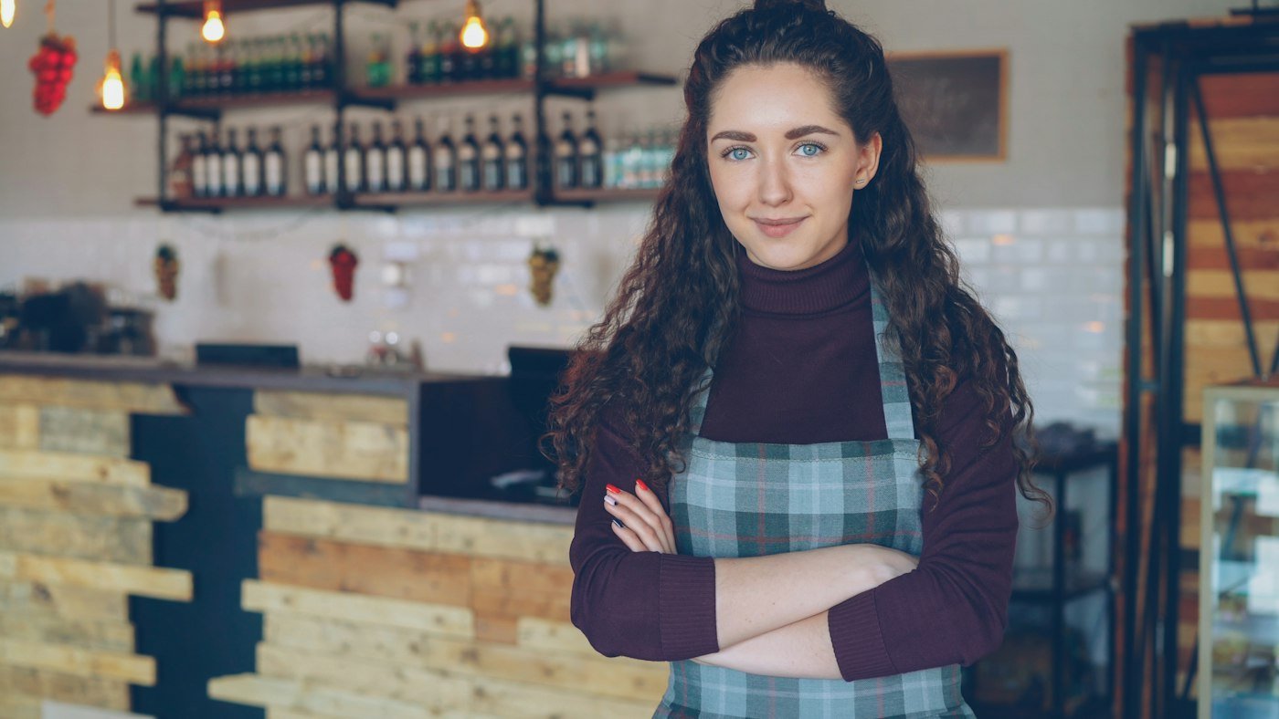 Emprendedora en su cafetería